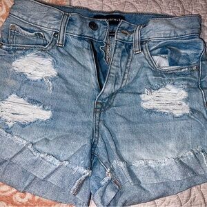 Aeropostale Distressed High-Waisted Mom Shorts - Light Wash - Size 00